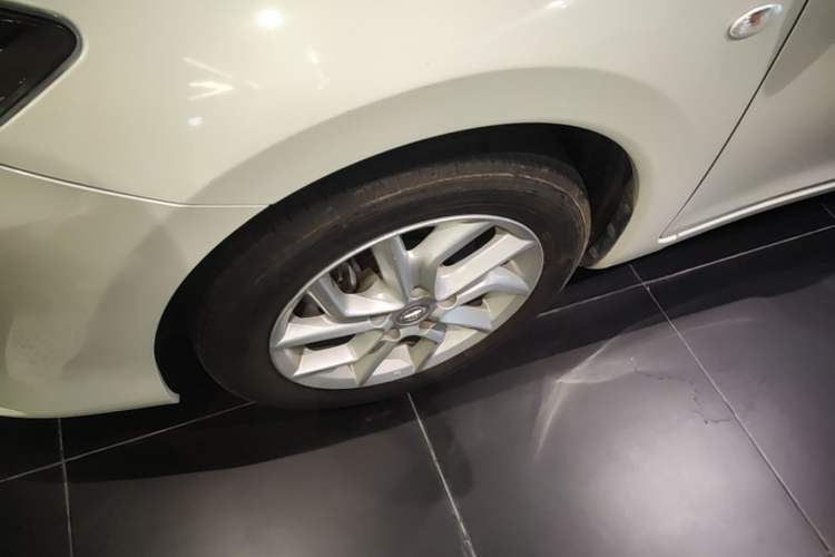 Used Nissan Tiida 2021 1.6L CVT Cool Edition Left Front Wheel Hub