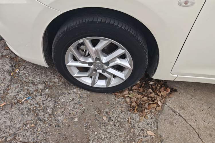 Used Nissan Tiida 2021 1.6L CVT Cool Edition Left Front Wheel Hub