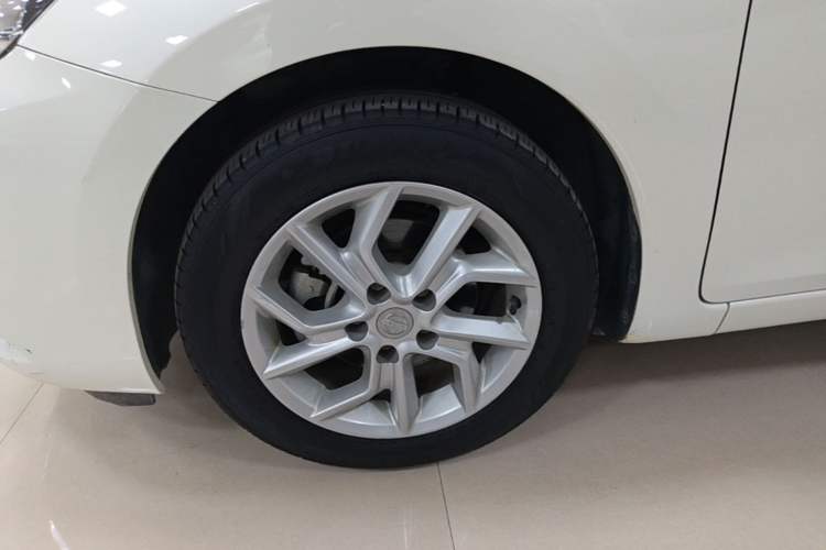 Used Nissan Tiida 2021 1.6L CVT Cool Edition Left Front Wheel Hub