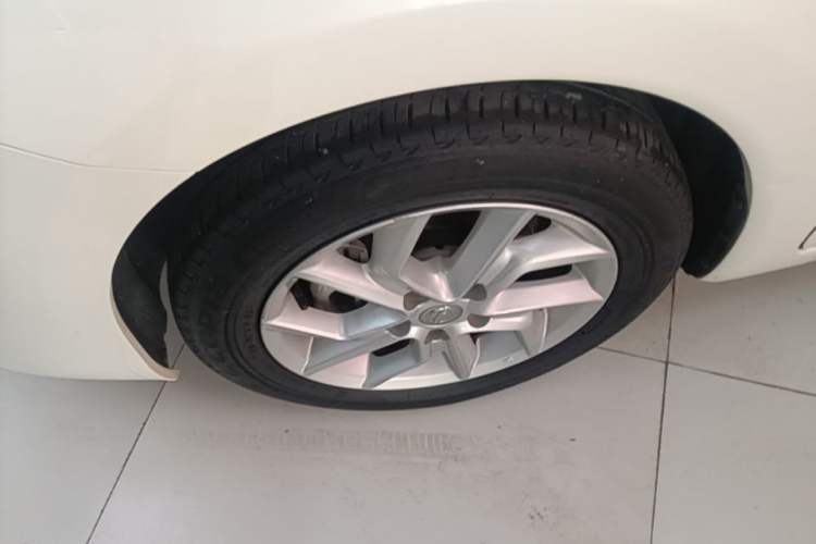 Used Nissan Tiida 2021 1.6L CVT Smart Drive Edition Left Front Wheel Hub