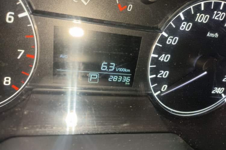 Used Nissan Tiida 2021 1.6L CVT Cool Edition Odometer Close Up