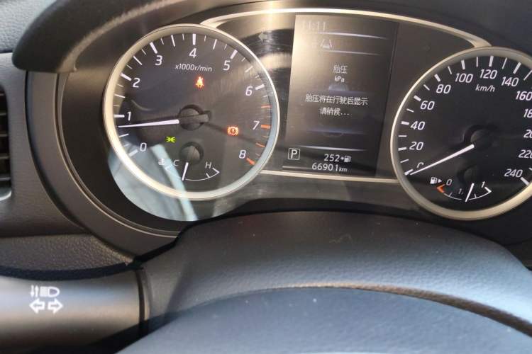 Used Nissan Tiida 2021 1.6L CVT Smart Drive Edition Odometer Close Up