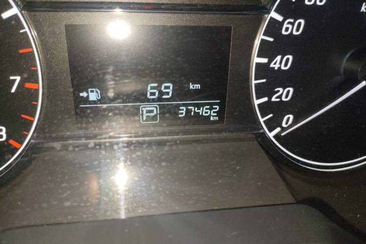 Used Nissan Tiida 2021 1.6L CVT Cool Edition Odometer Close Up