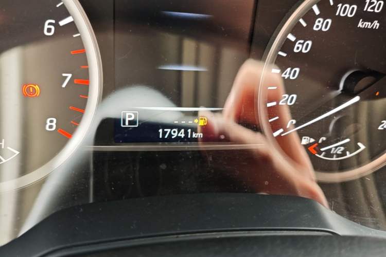 Used Nissan Tiida 2021 1.6L CVT Smart Drive Edition Odometer Close Up