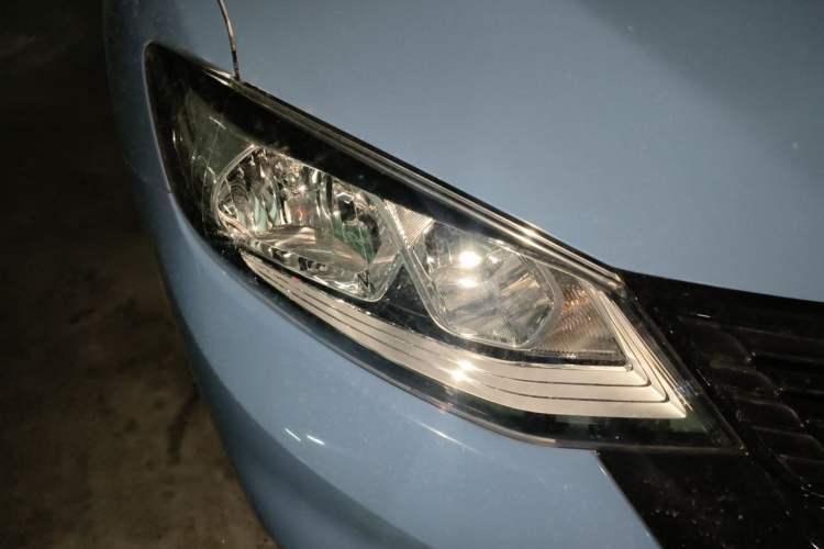 Used Nissan Tiida 2021 1.6L CVT Cool Edition Right Front Headlight