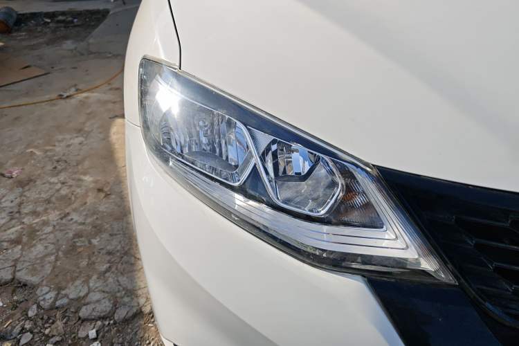 Used Nissan Tiida 2021 1.6L CVT Cool Edition Right Front Headlight