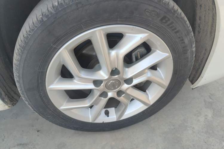 Used Nissan Tiida 2021 1.6L CVT Cool Edition Right Front Wheel Hub