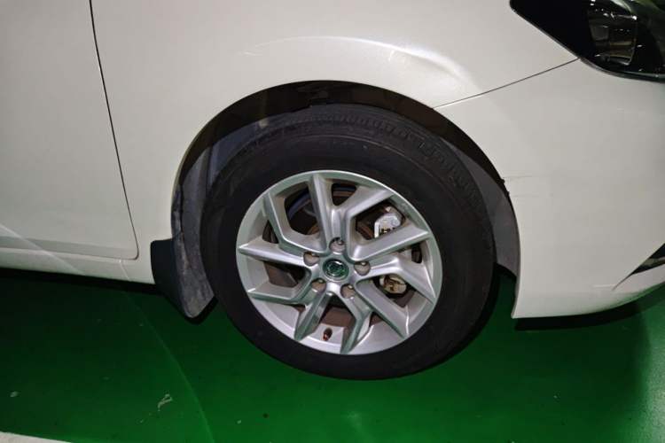 Used Nissan Tiida 2021 1.6L CVT Smart Drive Edition Right Front Wheel Hub