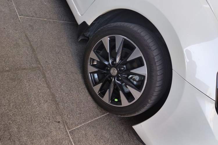 Used Nissan Tiida 2021 1.6L CVT Smart Drive Edition Right Front Wheel Hub