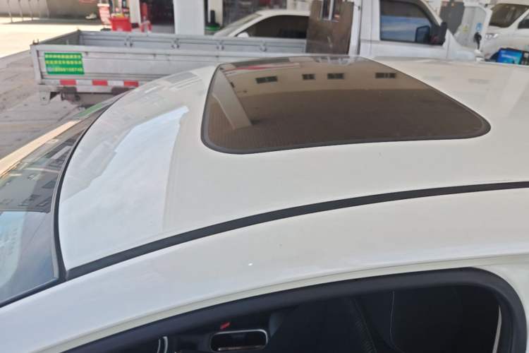 Used Nissan Tiida 2021 1.6L CVT Cool Edition Roof