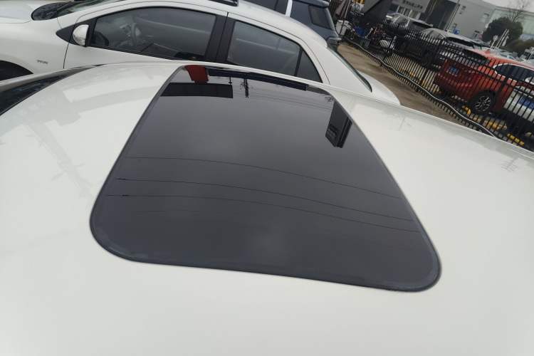 Used Nissan Tiida 2021 1.6L CVT Cool Edition Roof