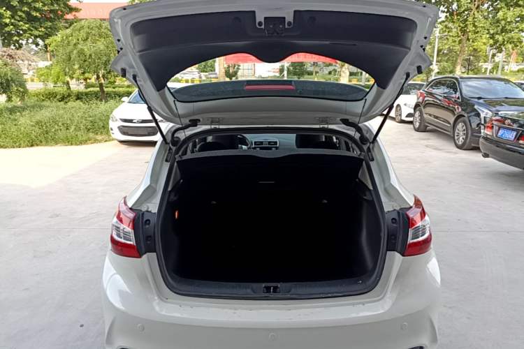 Used Nissan Tiida 2021 1.6L CVT Cool Edition Trunk