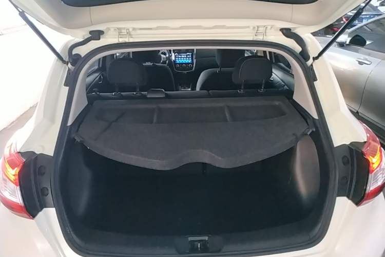 Used Nissan Tiida 2021 1.6L CVT Cool Edition Trunk