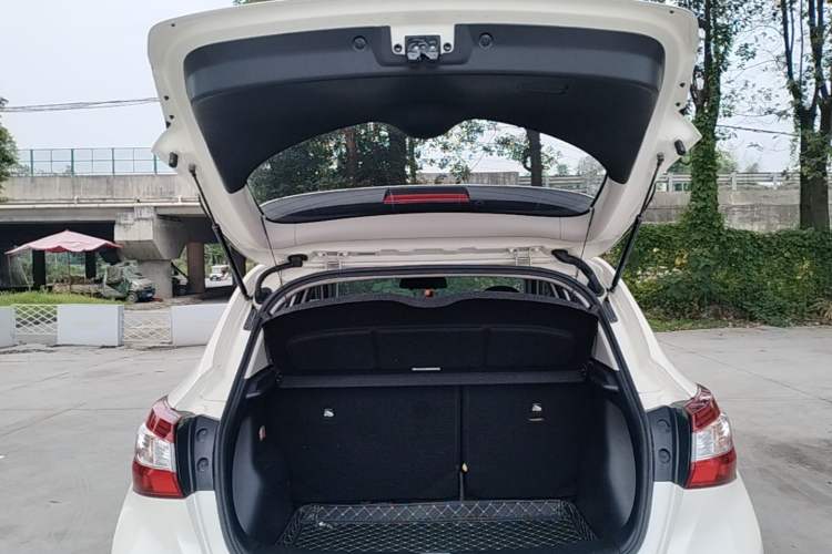 Used Nissan Tiida 2021 1.6L CVT Cool Edition Trunk