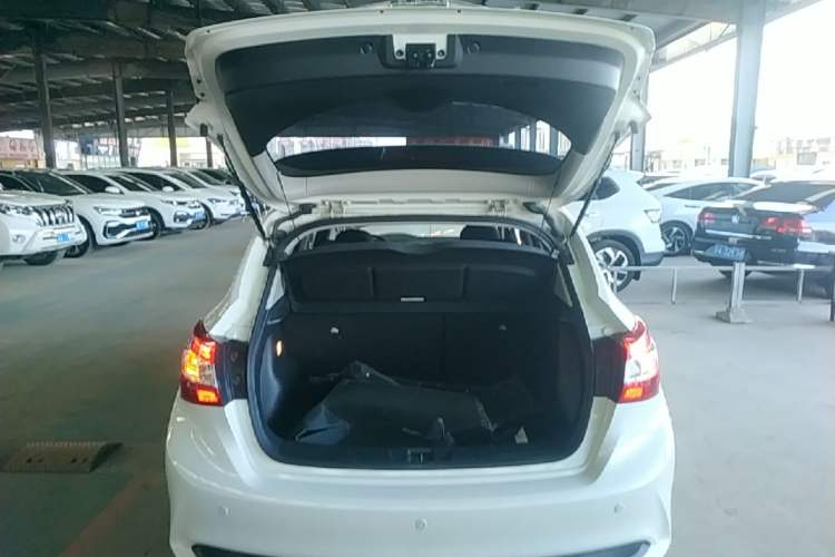 Used Nissan Tiida 2021 1.6L CVT Cool Edition Trunk