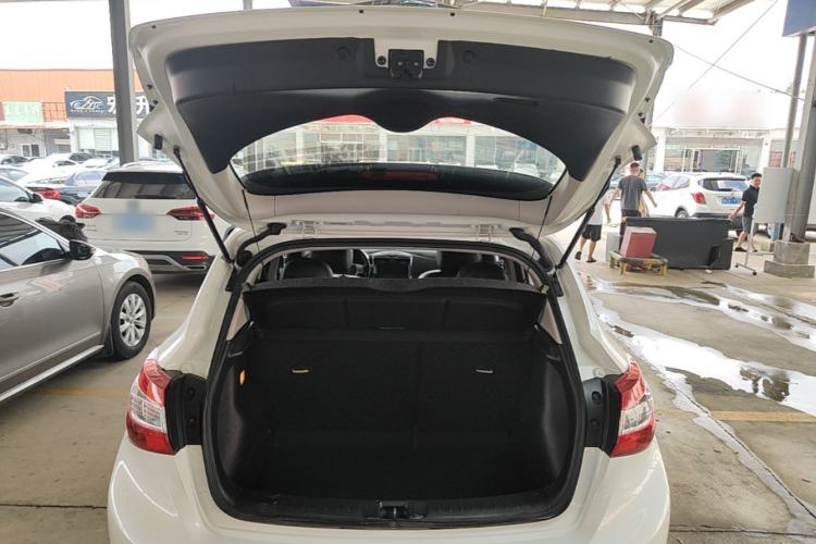 Used Nissan Tiida 2021 1.6L CVT Cool Edition Trunk