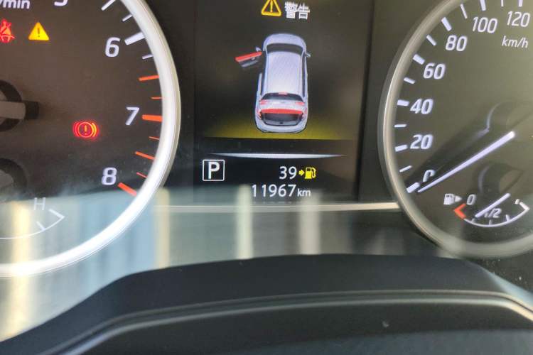 Used Nissan Tiida 2023 1.6L CVT Smart Drive Version Odometer Close Up