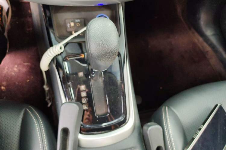 Used Nissan Tiida 2023 1.6L CVT Cool Dynamic Edition Gear Lever