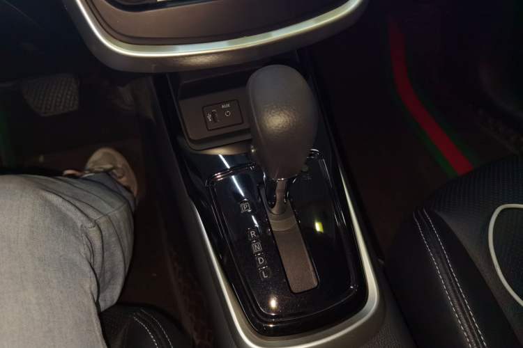 Used Nissan Tiida 2023 1.6L CVT Cool Dynamic Edition Gear Lever