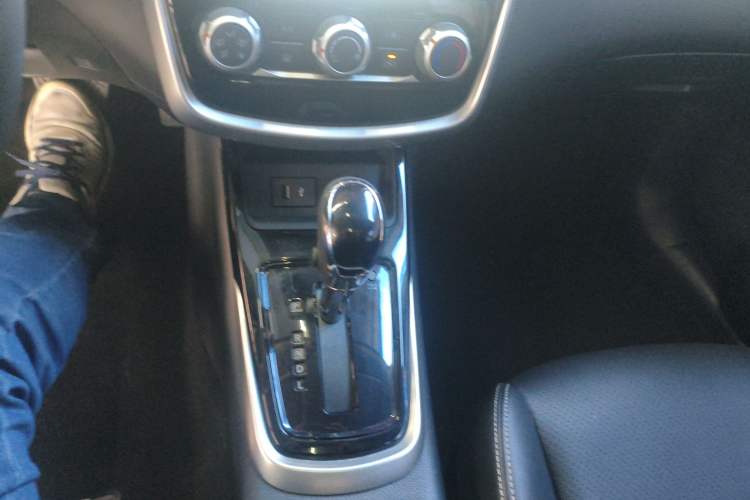 Used Nissan Tiida 2023 1.6L CVT Smart Drive Version Gear Lever