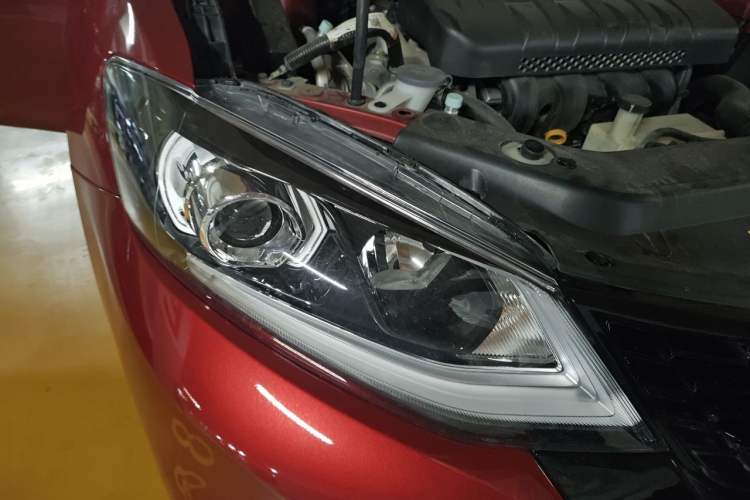 Used Nissan Tiida 2023 1.6L CVT Smart Drive Version Right Front Headlight