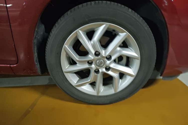 Used Nissan Tiida 2023 1.6L CVT Smart Drive Version Right Front Wheel Hub