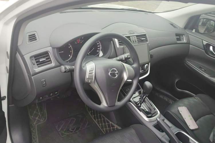 Used Nissan Tiida 2023 1.6L CVT Cool Dynamic Edition Center Console