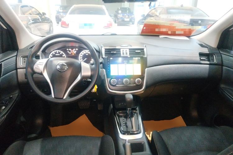 Used Nissan Tiida 2023 1.6L CVT Cool Dynamic Edition Center Console