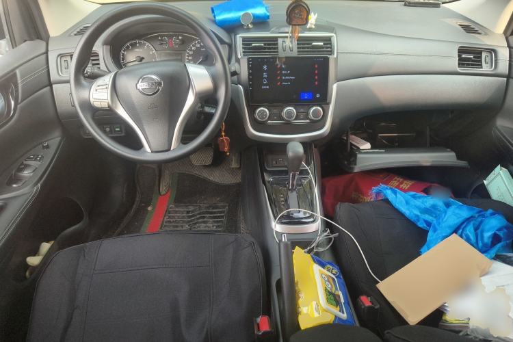 Used Nissan Tiida 2023 1.6L CVT Cool Dynamic Edition Center Console