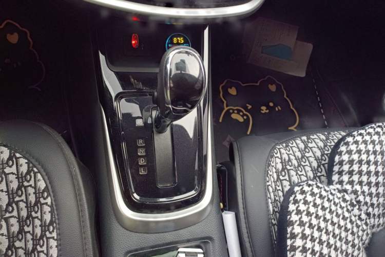 Used Nissan Tiida 2023 1.6L CVT Cool Dynamic Edition Gear Lever