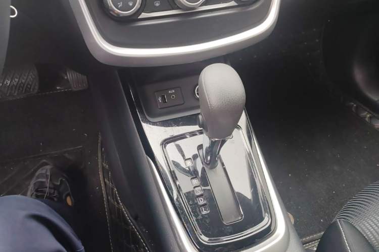Used Nissan Tiida 2023 1.6L CVT Cool Dynamic Edition Gear Lever