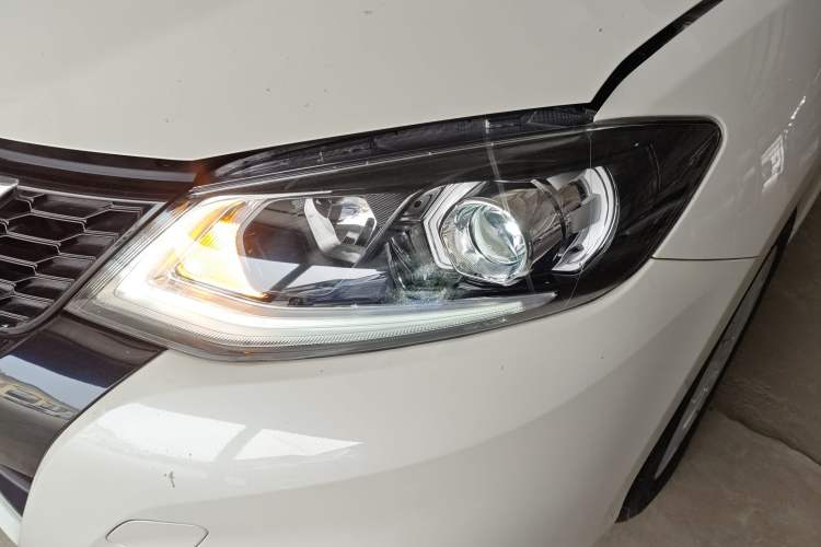 Used Nissan Tiida 2023 1.6L CVT Smart Drive Version Left Front Headlight