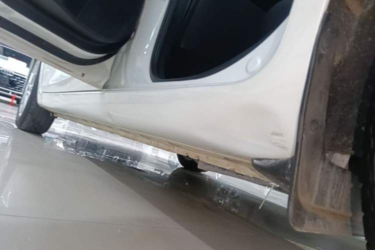 Used Nissan Tiida 2023 1.6L CVT Smart Drive Version Left Side Sill