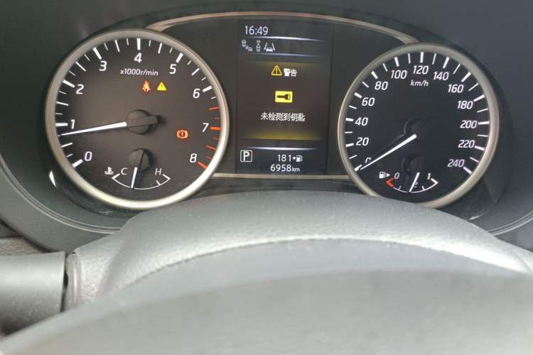 Used Nissan Tiida 2023 1.6L CVT Cool Dynamic Edition Odometer Close Up