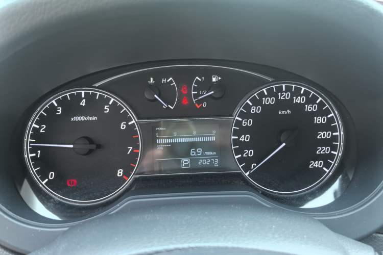 Used Nissan Tiida 2023 1.6L CVT Cool Dynamic Edition Odometer Close Up
