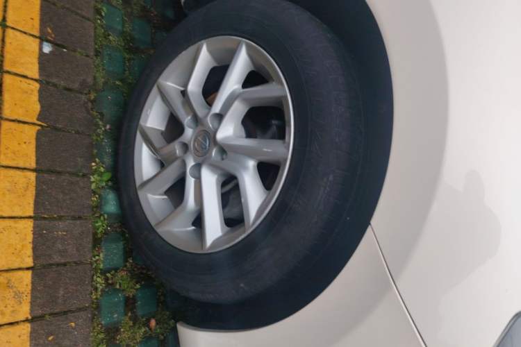 Used Nissan Tiida 2023 1.6L CVT Smart Drive Version Right Front Wheel Hub