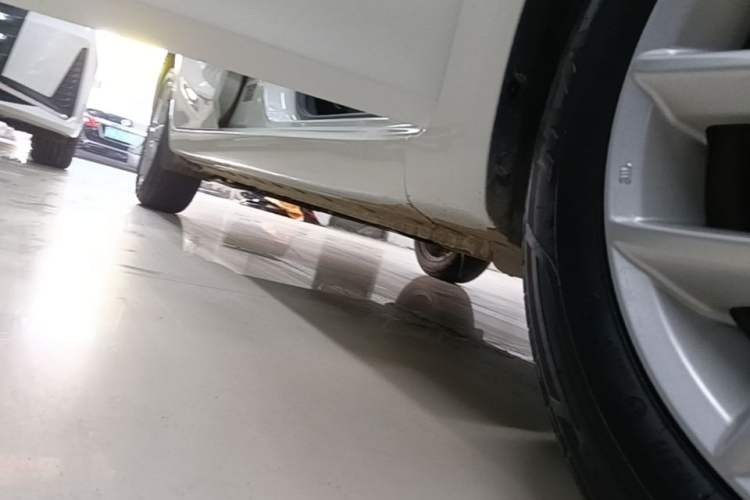 Used Nissan Tiida 2023 1.6L CVT Smart Drive Version Right Side Sill