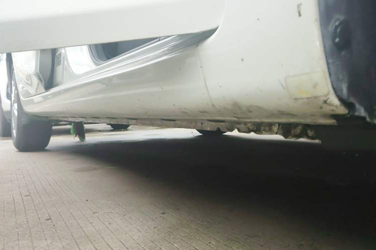 Used Nissan Tiida 2023 1.6L CVT Cool Dynamic Edition Right Side Sill