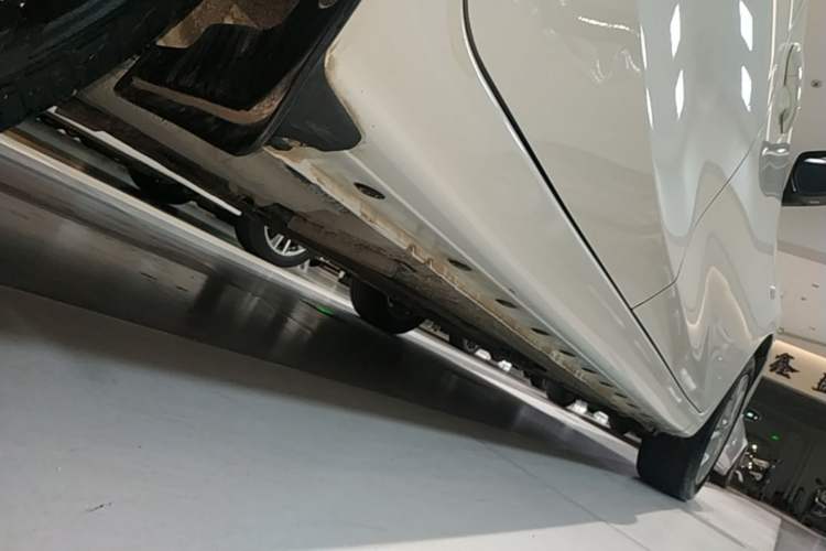 Used Nissan Tiida 2023 1.6L CVT Cool Dynamic Edition Right Side Sill