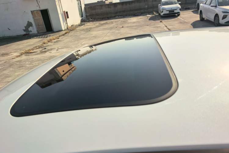 Used Nissan Tiida 2023 1.6L CVT Smart Drive Version Roof