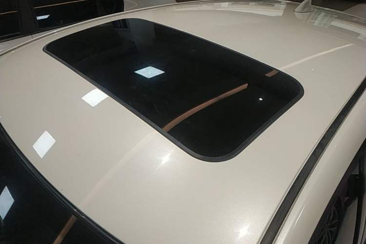 Used Nissan Tiida 2023 1.6L CVT Cool Dynamic Edition Roof