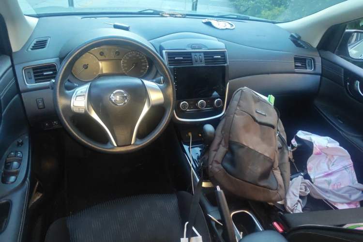 Used Nissan Tiida 2024 1.6L CVT Cool Dynamic Edition Center Console