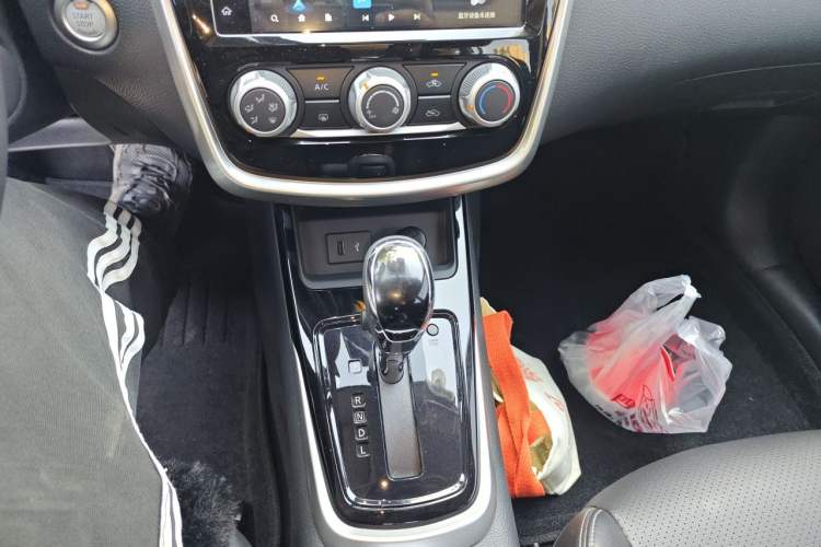 Used Nissan Tiida 2024 1.6L CVT Smart Drive Edition Gear Lever