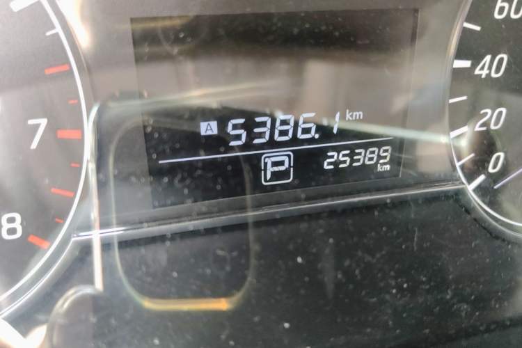 Used Nissan Tiida 2024 1.6L CVT Cool Dynamic Edition Odometer Close Up
