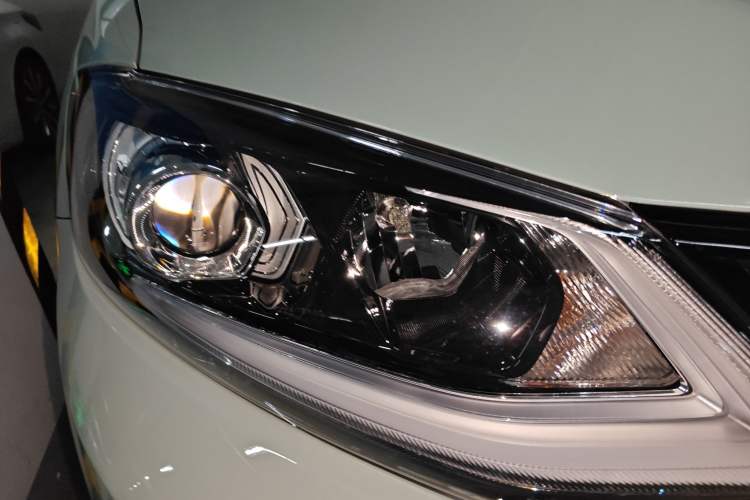Used Nissan Tiida 2024 1.6L CVT Smart Drive Edition Right Front Headlight