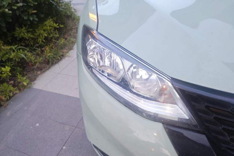 Used Nissan Tiida 2024 1.6L CVT Cool Dynamic Edition Right Front Headlight