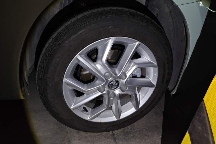 Used Nissan Tiida 2024 1.6L CVT Smart Drive Edition Right Front Wheel Hub
