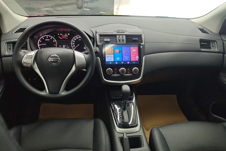 Used Nissan Tiida 2024 1.6L CVT Cool Dynamic Edition Center Console