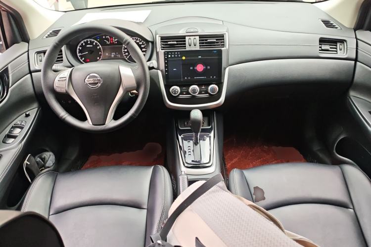 Used Nissan Tiida 2024 1.6L CVT Cool Dynamic Edition Center Console