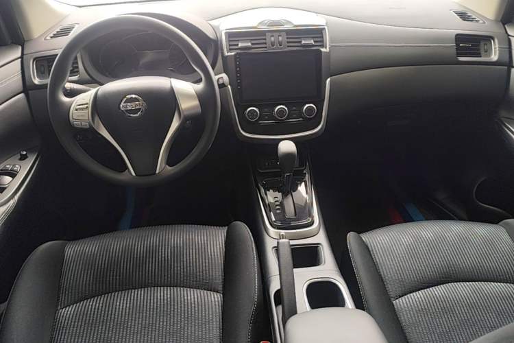 Used Nissan Tiida 2024 1.6L CVT Cool Dynamic Edition Center Console